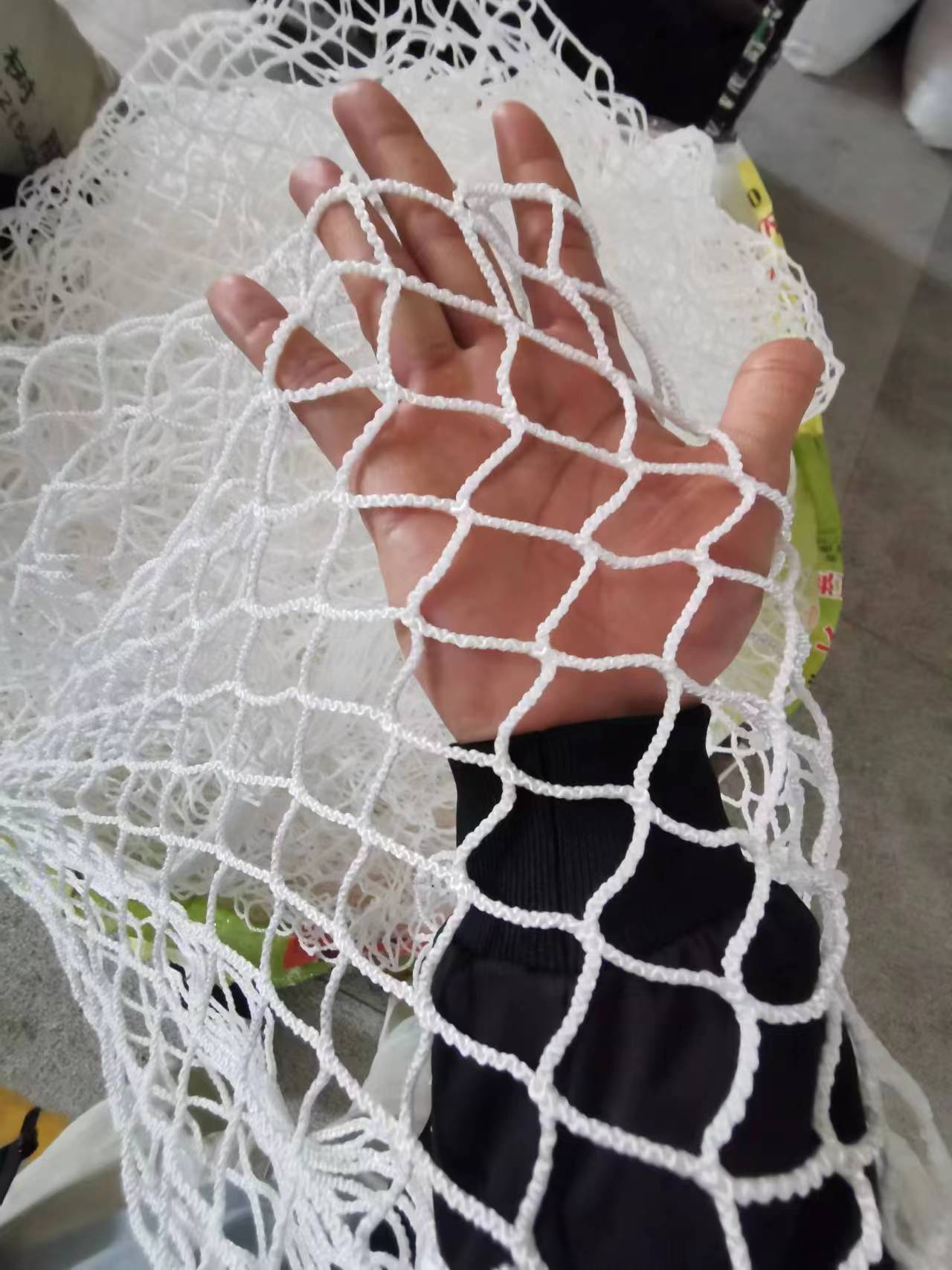 China raschel nylon fishing net iranian fishing net supplier.jpg